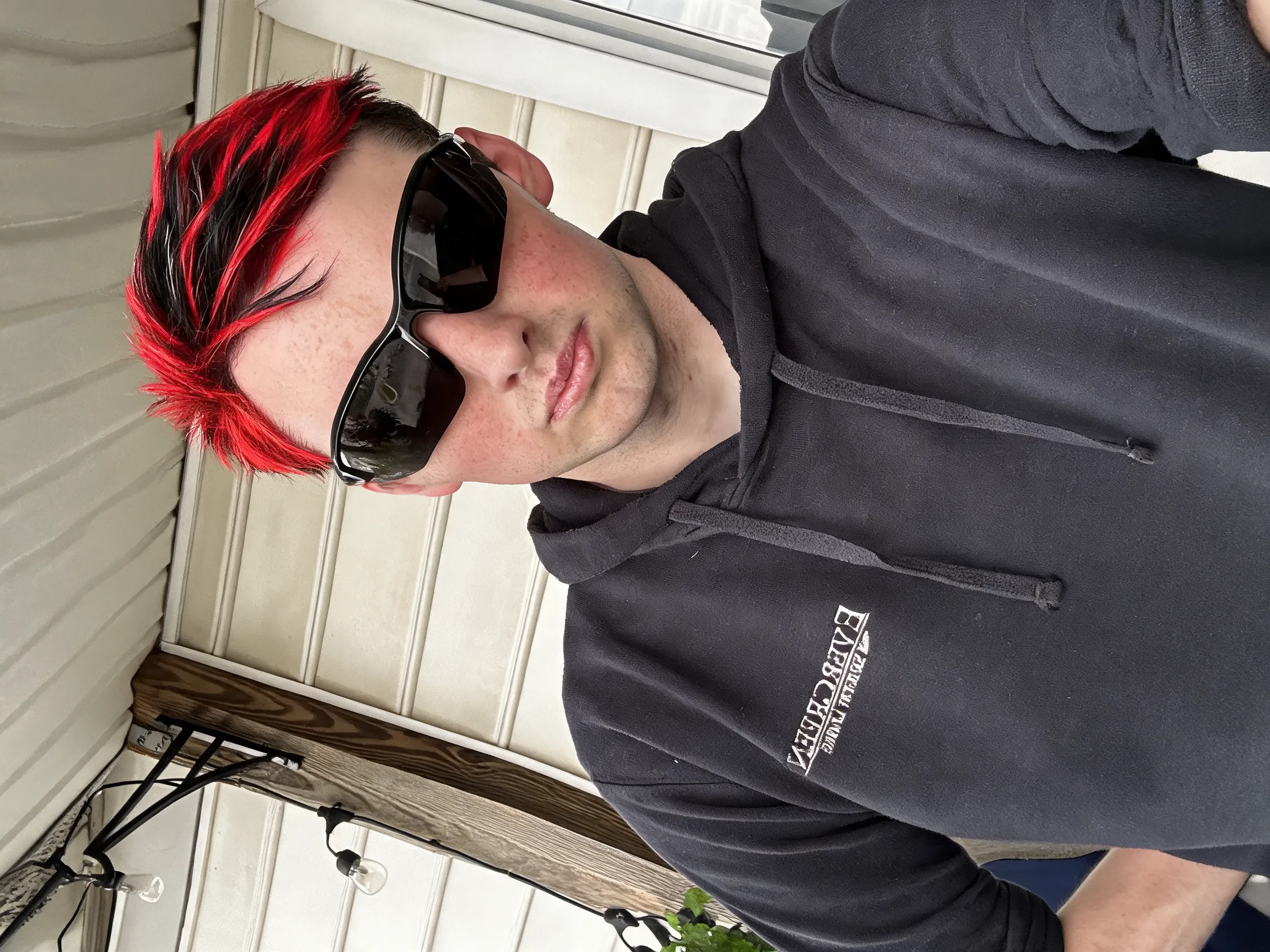 Change my hair color to red and black highlighted style.