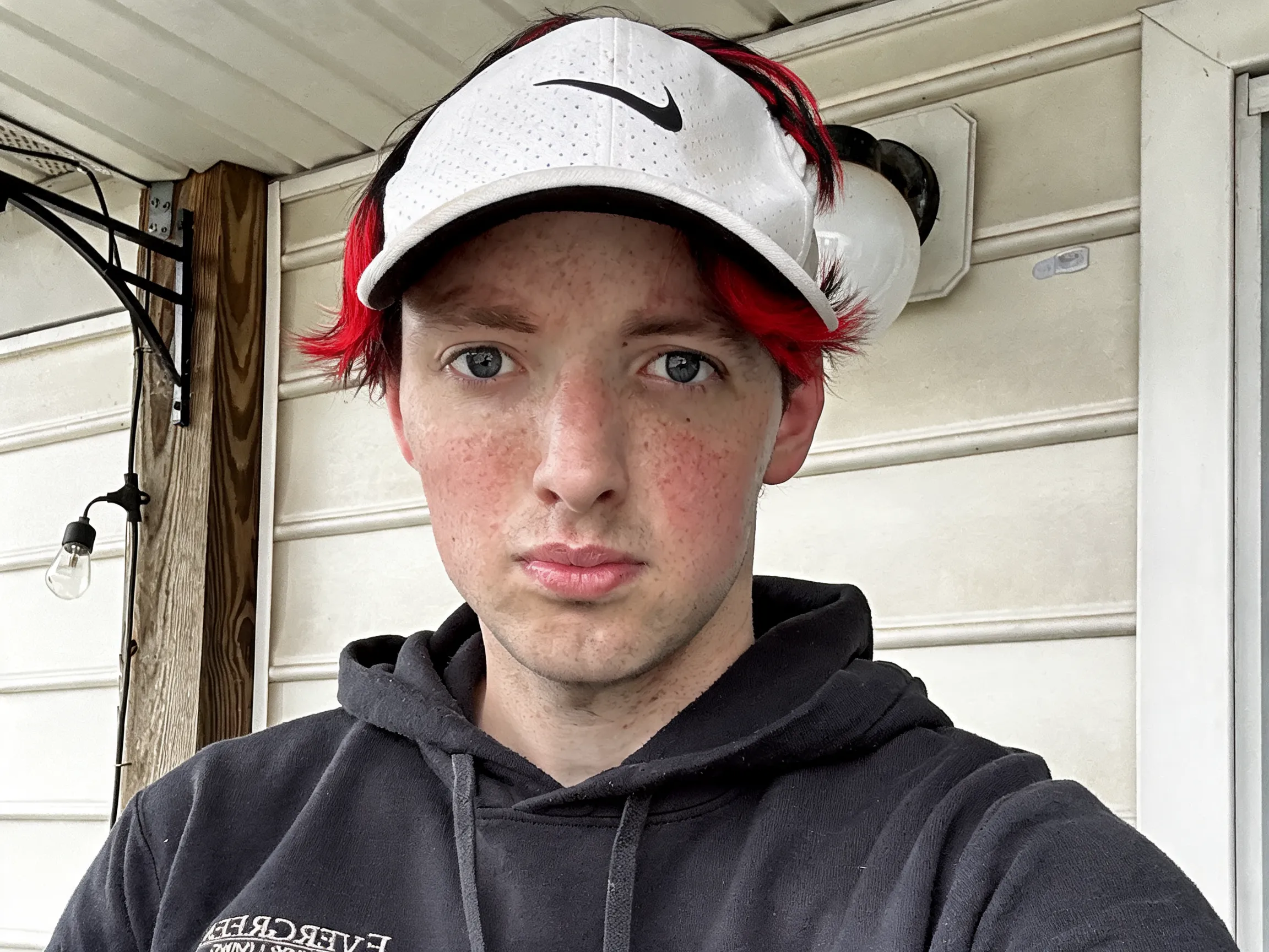 Change my hair color to red and black highlighted style.