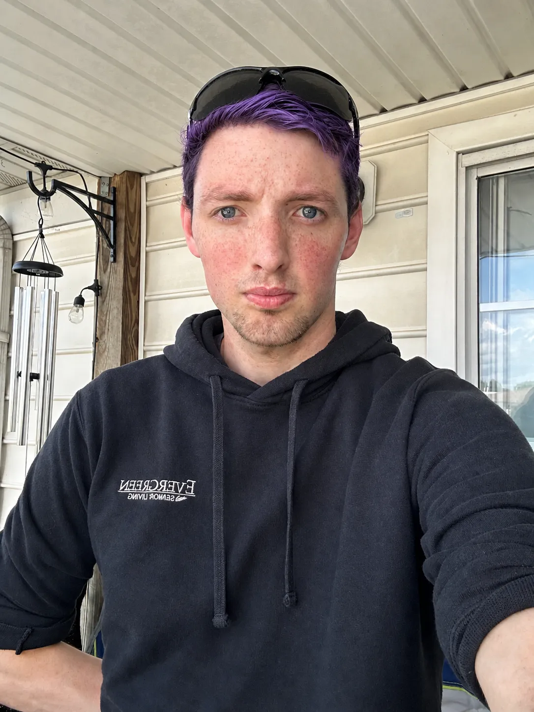 Change my hair color to purple and black highlighted style.