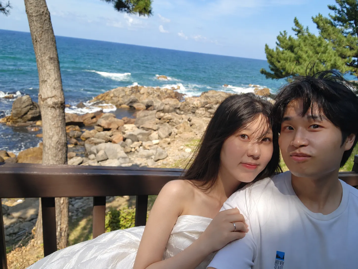 사진 속 여자애한테 드레스 입혀줘