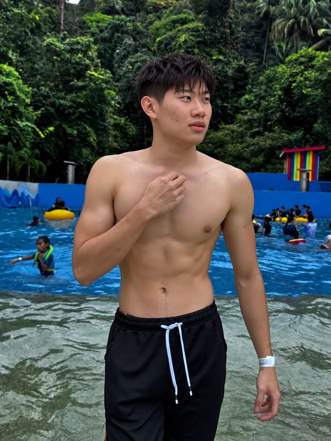 Change my hair style to Textured Crop