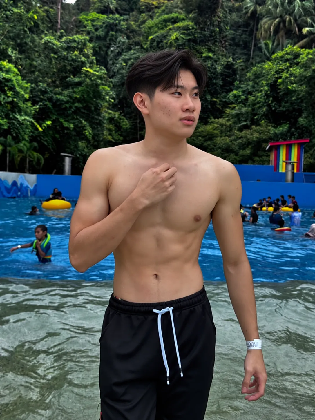 Change my hair style to Two-Block Comma Cut